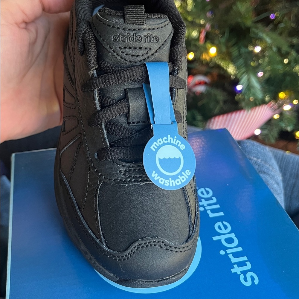 Stride Rite NIB Kids Cooper 2.0 H&L Athletic Shoes Black Boys Size 12